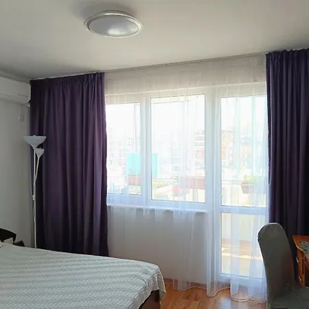 Apartment Pomorie Апартаменты
